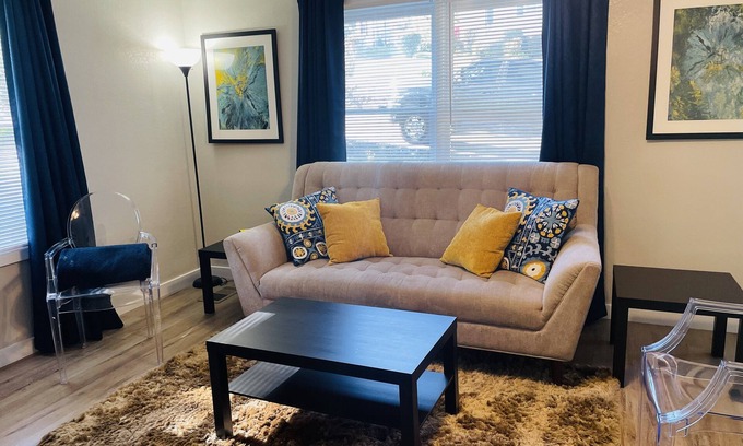 Rossville Apartment | Hidden Gem-10 minutes to DT Chatt! Perfect for teleworkers, small families, etc.