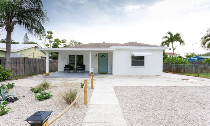 South Palm Park Neighborhood Association Cottage | Hidden Gem #2 @ Lake Worth