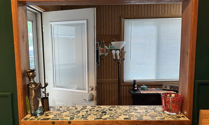 Lakeview House | Hidden Gem Close To Lake!