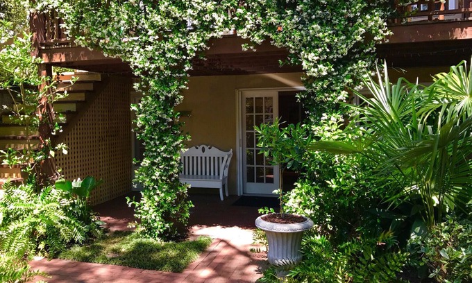 Historic Downtown Savannah Apartment | Hidden Gem in the Historic District - Great Value