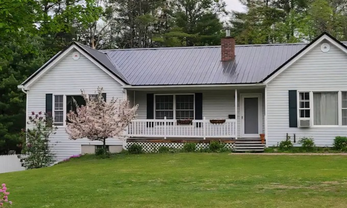 Littleton Apartment | Hidden Gem in the White Mtns: charming 1 bedroom apartment in Littleton, NH
