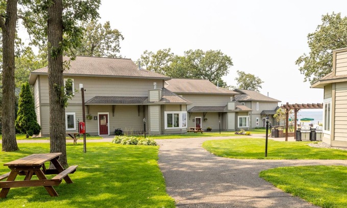 Nisswa Condo | Hidden Gem on Gull Lake w/large playground for families