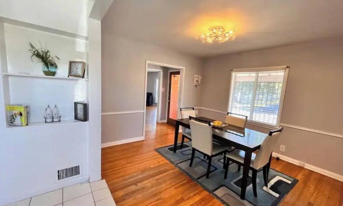 Inglewood House | Hidden Gem that is centrally located in the Heart of Los Angeles