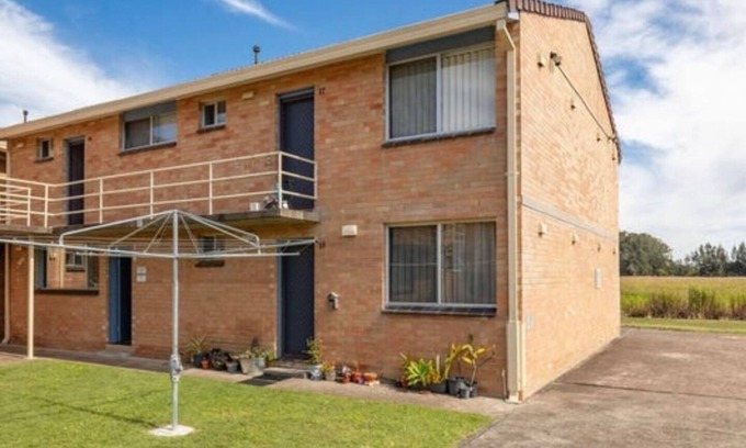 Tuncurry House | ~Hidden Gem~ U15/9 Point Road, TuncurrynAcross the road from the lake.