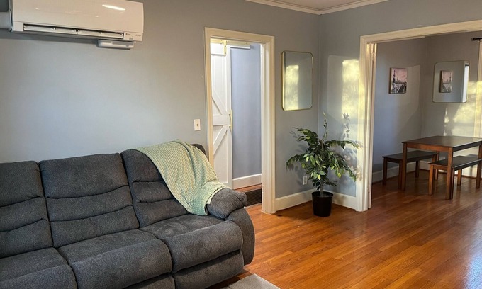 Columbia House | Hidden Oasis of West Columbia