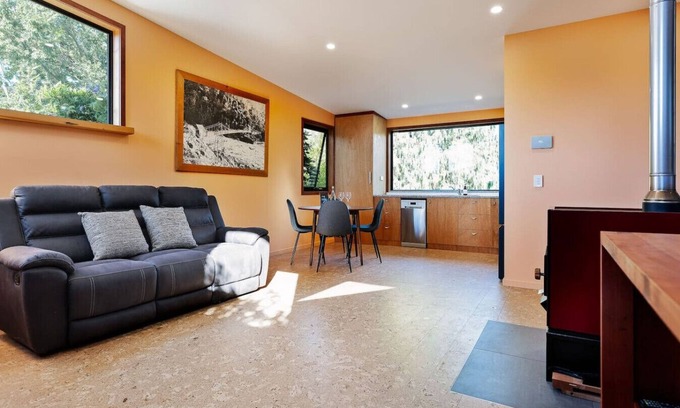 West Launceston House | Hidden Retreat in Basin View