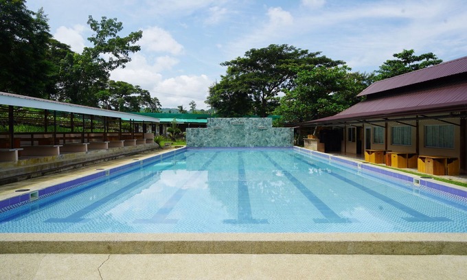 Pinamungajan Hotel | Hidden Valley Organic Farm Resort
