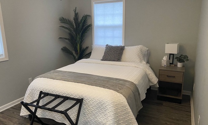 Taylorville Apartment | Hideaway blocks from downtown.