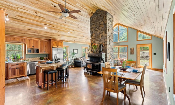 Montoursville Other | Hideaway Farmhouse Suite on Signal Hill with Hot Tub