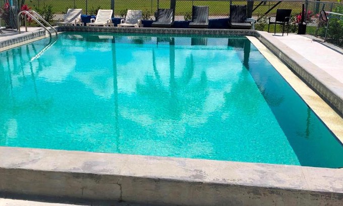Mid Island Hotel | Hideaway Village