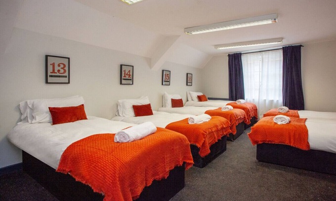 Butetown House | higgihaus 107 Sleeps up to 22 Hens Stags
