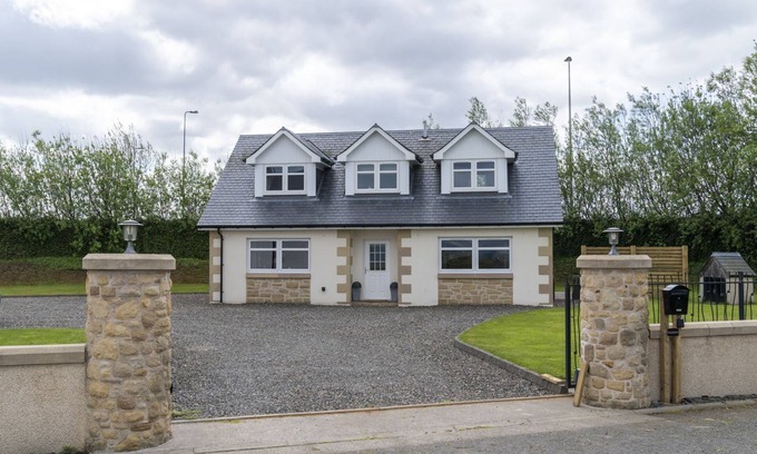 Airth House | Higginsneuk - a cottage that sleeps 4 guests in 2 bedrooms