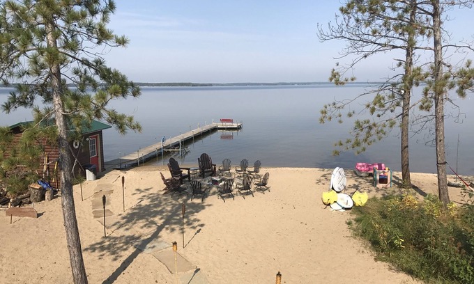 Ossipee Cabin | *HIGH DEMAND* Sugar Sand Beach & Cozy Cabin That Sleeps 10 on Pelican Lake!