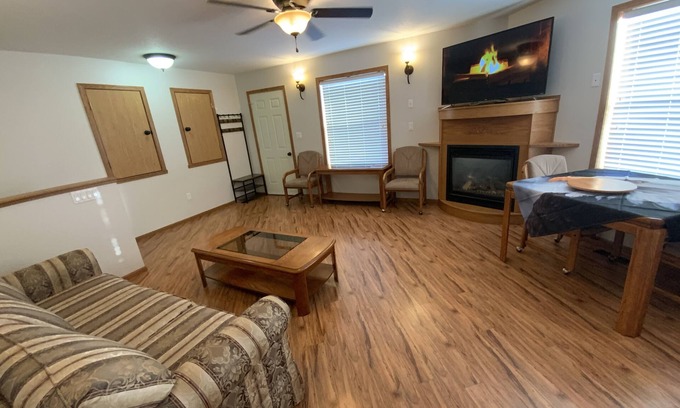 Three Hills House | High End King Suite c/w Living room, 2 Fireplaces, 2 Smart TVs, Kitchenette.
