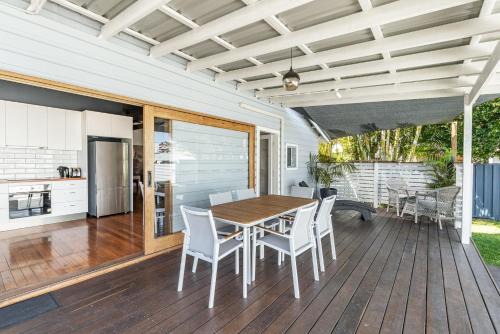 Yamba House | High Fives - In The Heart of Town and Pet Friendly