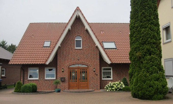 Rinteln Apartment | High quality furnished idyllic country house apartment in historic Rinteln