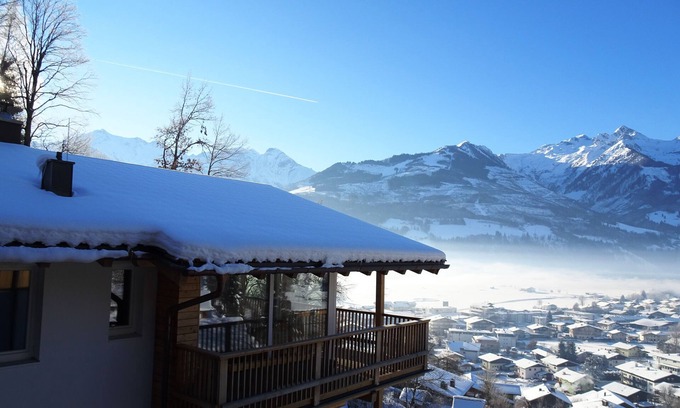 Piesendorf Apartment | High quality penthouse with sauna/IR - between Kaprun and Zell am See, on the sunny side