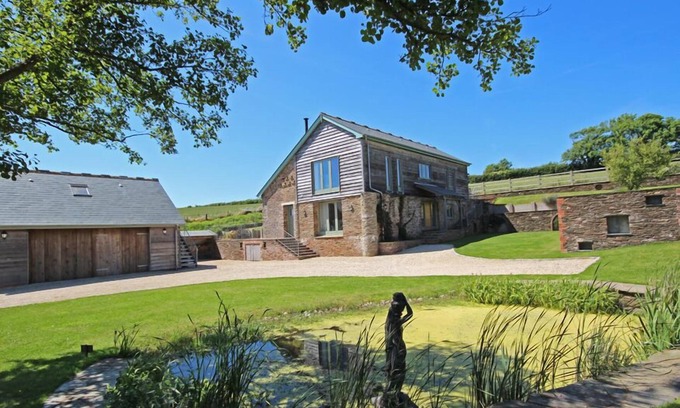 Chillington Cottage | HIGHER HILL BARN, family friendly, luxury holiday cottage in Sherford