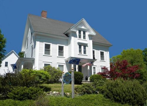East Andover Bed & Breakfast | Highland Lake Inn