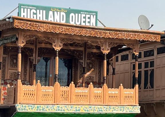 Dal Lake Boat Rental | Highland Queen Houseboat