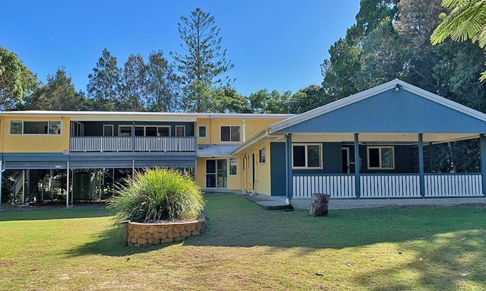 Amity Point House | Highset 5 Bedroom House & 2 bedroom cottage 250m walk to beach