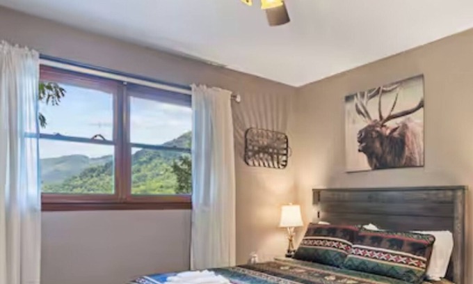 Maggie Valley Cabin | Highview Retreat-Breathtaking Views, Great Location!