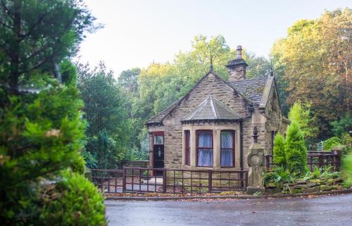 Hoylandswaine House | Highwood Lodge