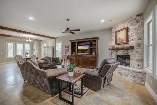 Dripping Springs House | Hill Country Escape Hot Tub Pet Friendly