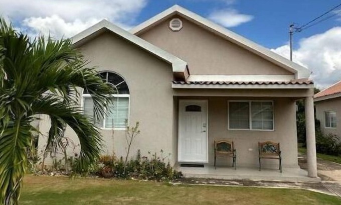 Kingston Villa | Hill View Villa