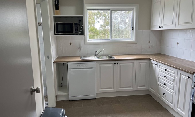 Hazelgrove House | Hillcrest Farm Stay affordable 2 bedroom apartment