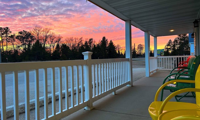 Rapid River Hotel | Hillcrest Motel