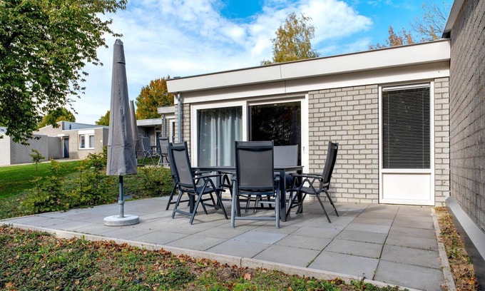 Strucht House | Hillside Bungalow w/Garden