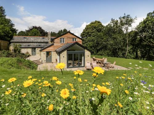 Shaftesbury House | Hillside Cottage