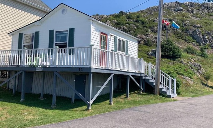Twillingate House | Hillside Cottage Summ