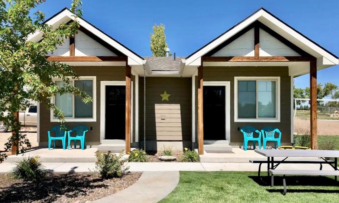 Bloomington House | Hillside Farm’s Cottages