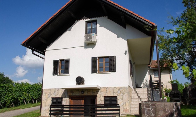 Cerklje ob Krki House | Hillside Haven Holiday Home with Sauna and Hot-Tub - One Bedroom Holiday Home with Sauna and Hot-Tub