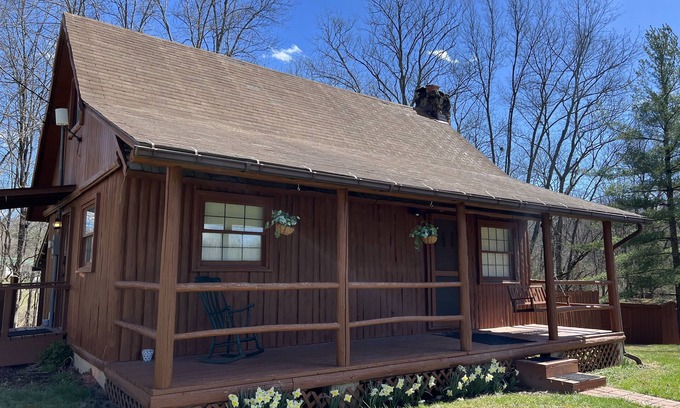 West Columbia Cabin | Hillside Haven
