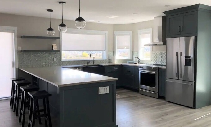 Okanagan-Similkameen House | Hillside Haven - Wine Country - Hot tub