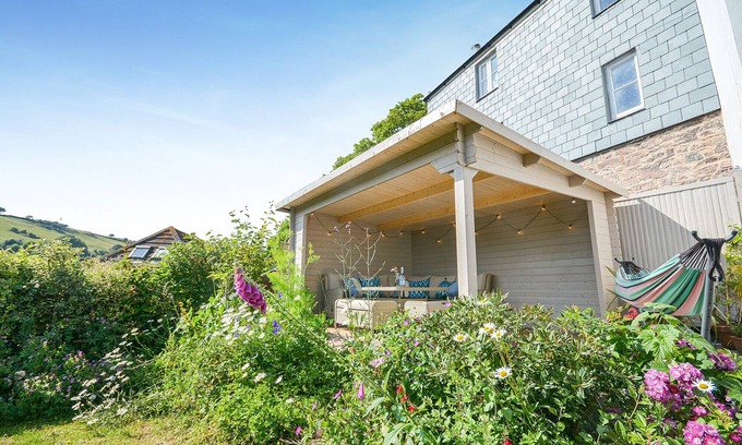Kingsand Cottage | Hillside House