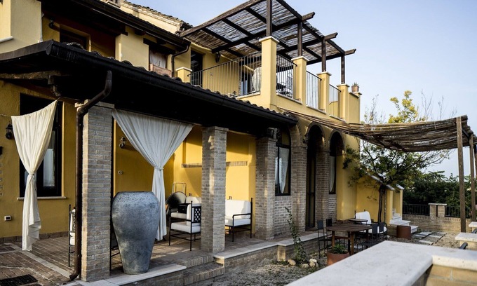 San Savino Apartment | Hillside Retreat in San Savino