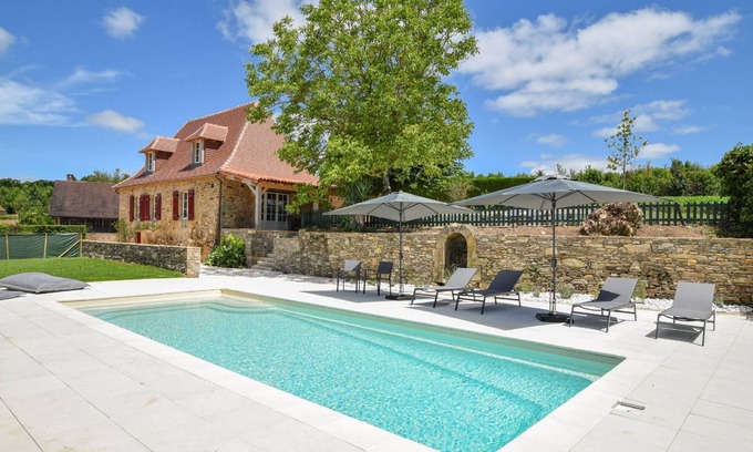 Saint-Medard-d'Excideuil Cottage | Hilltop Cottage with Pool