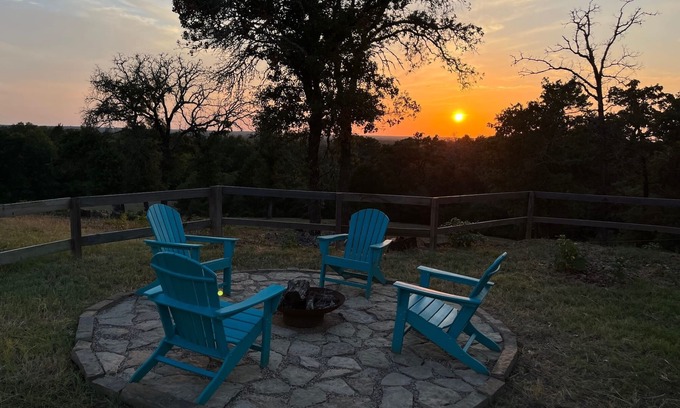 Caldwell Cabin | Hilltop Cabin Sunset Views @ The Farm on a Hill