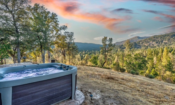 Yosemite Forks House | Hilltop Haven- Bright and Modern Cabin w/hot tub and stunning views!