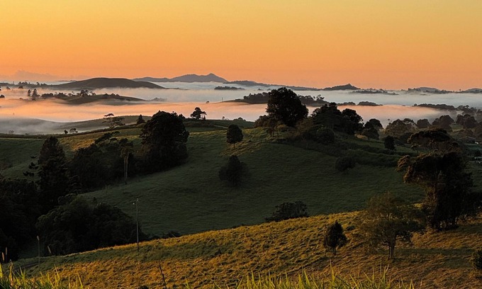 Jaggan House | Hilltop haven spectacular views on the edge of pure rainforest Malanda.