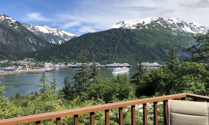 West Juneau House | HIlltop Haven