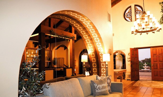 Jurupa Valley House | Hilltop Hideaway