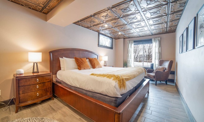East Hillside Apartment | Hilltop Retreat w/Sauna | Near Downtown