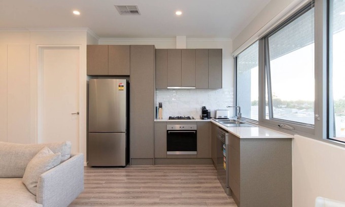 Mile End Apartment | Hilton Executive Apartment