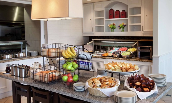 Saint-Laurent Hotel | Hilton Garden Inn Montreal Airport