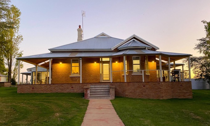 Mandurama House | Hilton Homestead, Mandurama, set in a large country garden on a working farm.